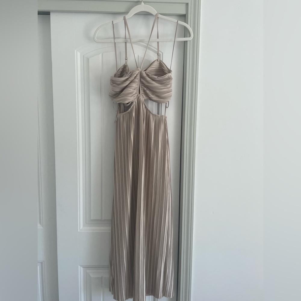 VICI Hollywood Dreams Pleated Tie Back Midi Dress In Cream